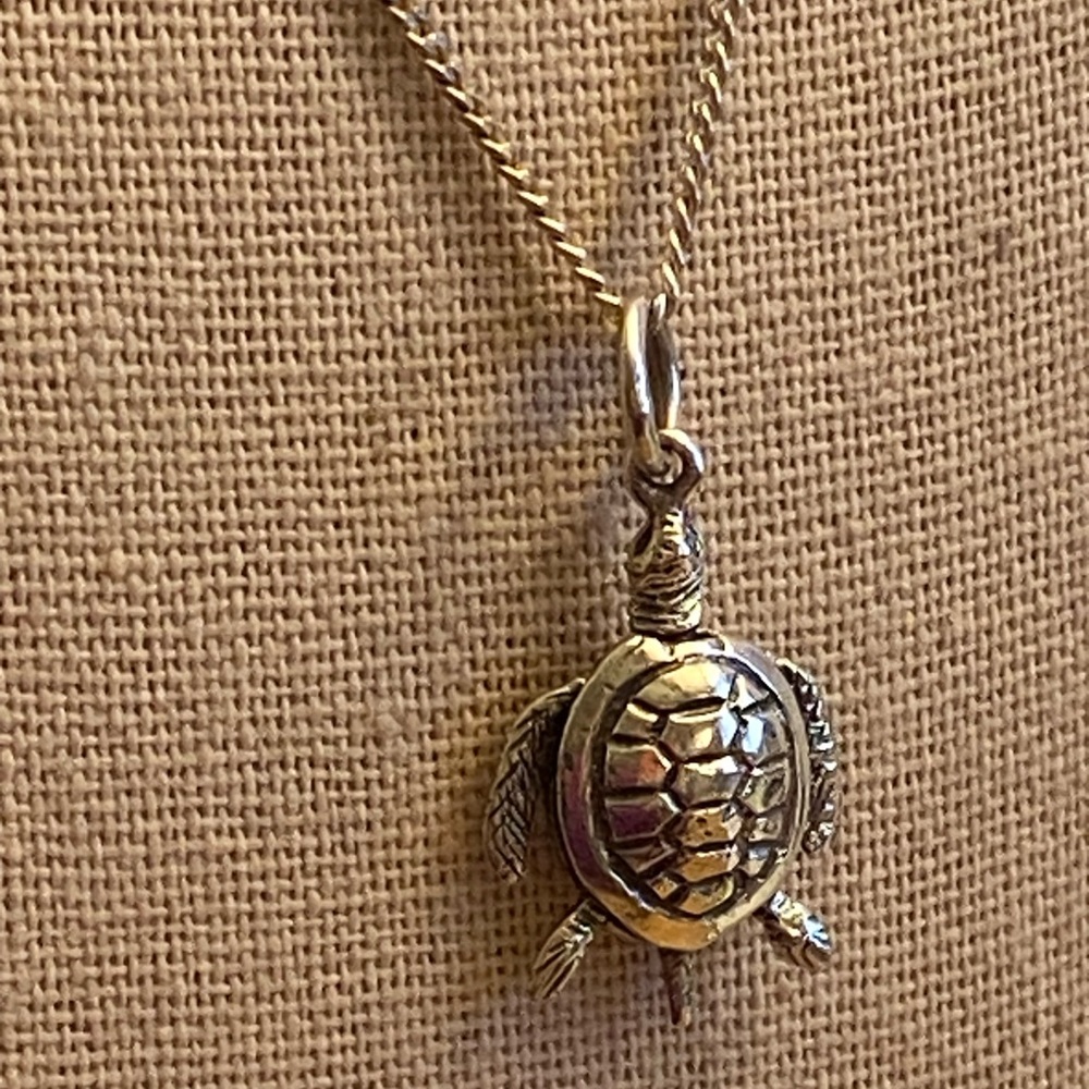 Adorable turtle or tortoise 925 Sterling silver pendant